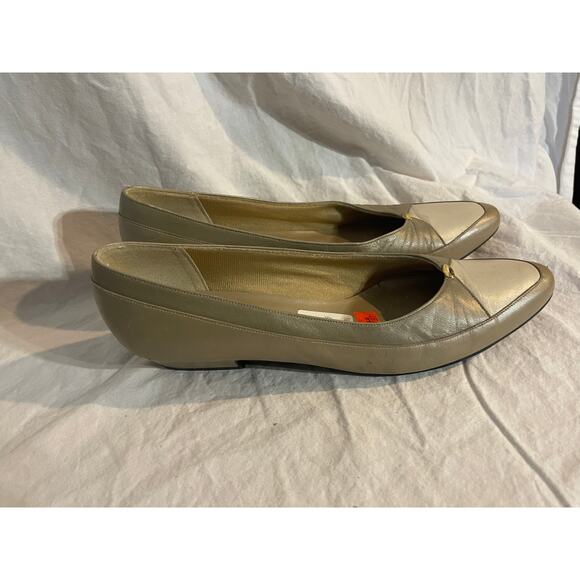 Vintage Selby womens 9 gold shoes - Picture 1 of 5